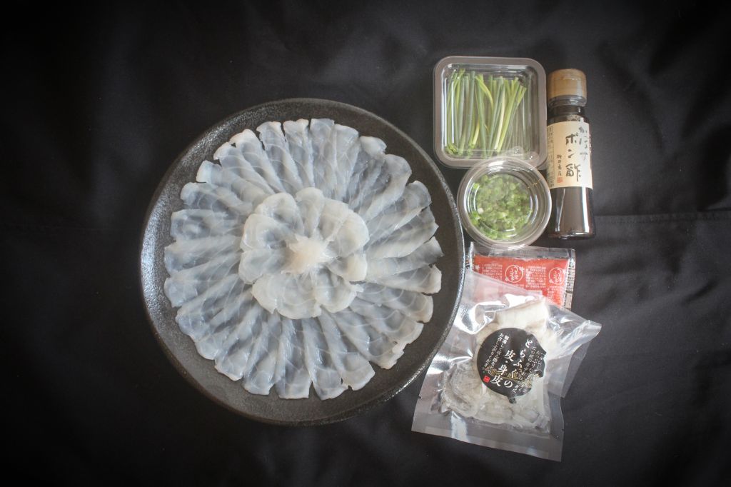 【刺身・ポン酢・薬味付き】豊後とらふぐ刺身セット（養殖2～3人前）